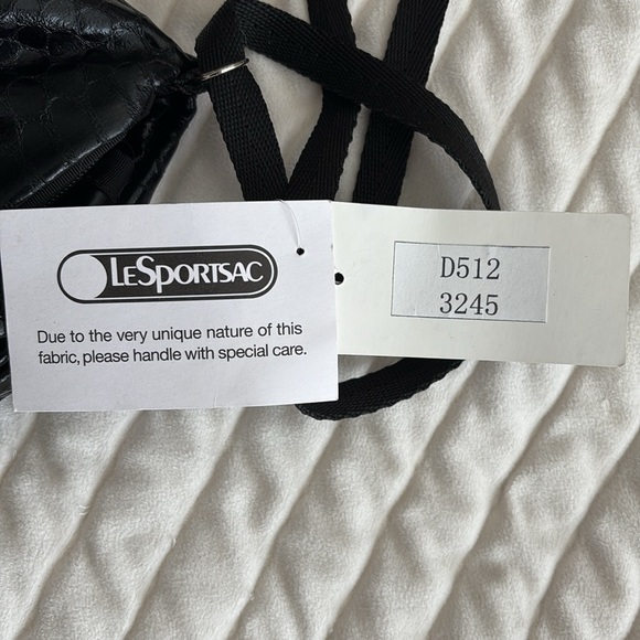 NWT Lesportsac Black Crossbody Shoulder Bag with Snakeskin Textured Fabric - Picture 3 of 9